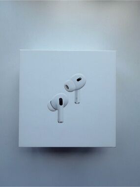 AirPods Pro (2nd generation) with MagSafe Charging Case (USB-C)